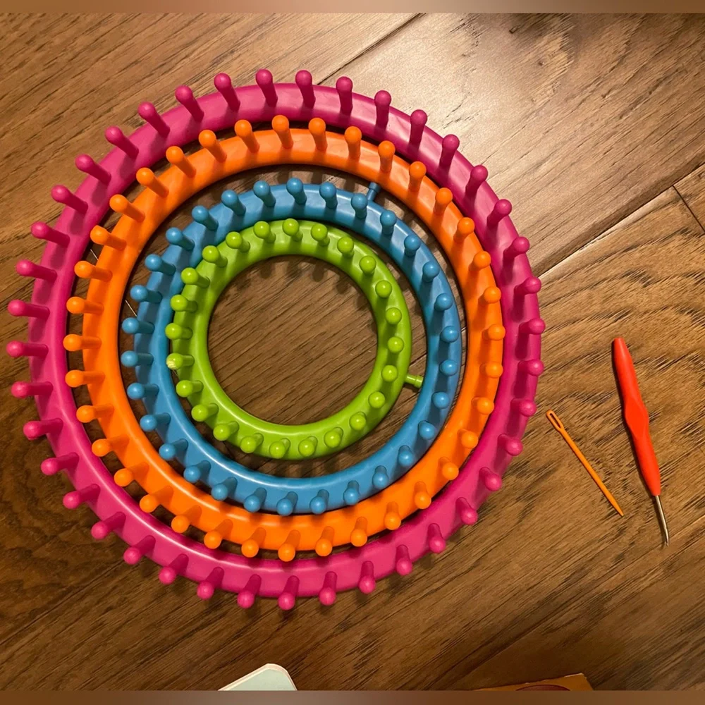 Round Loom Set - Picture 3 of 5